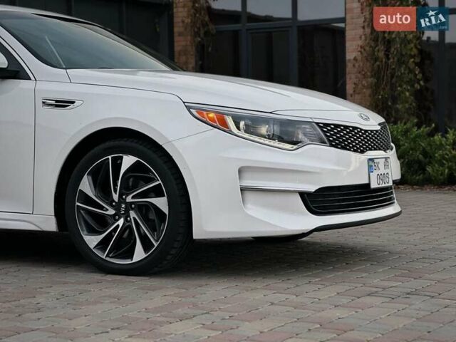 Белый Киа Оптима, объемом двигателя 2.36 л и пробегом 110 тыс. км за 12500 $, фото 3 на Automoto.ua