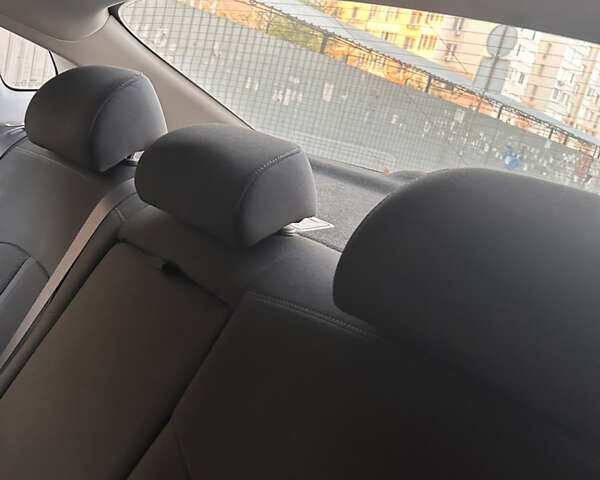 Білий Кіа Оптіма, об'ємом двигуна 2 л та пробігом 68 тис. км за 17500 $, фото 31 на Automoto.ua