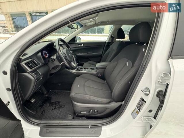 Білий Кіа Оптіма, об'ємом двигуна 2.4 л та пробігом 68 тис. км за 11700 $, фото 6 на Automoto.ua