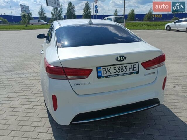 Білий Кіа Оптіма, об'ємом двигуна 2 л та пробігом 230 тис. км за 16950 $, фото 1 на Automoto.ua