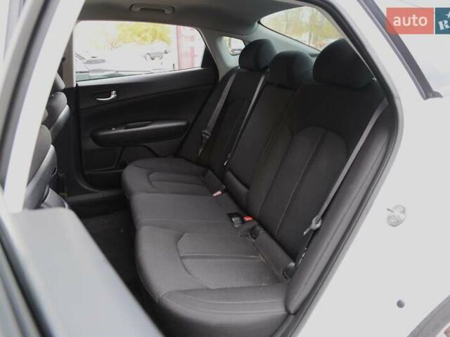 Кіа Оптіма 2017 у Києві на Automoto.ua Білий Кіа Оптіма, об'ємом двигуна 2.4 л та пробігом 115 тис. км за 12900 $, фото 11 на Automoto.ua