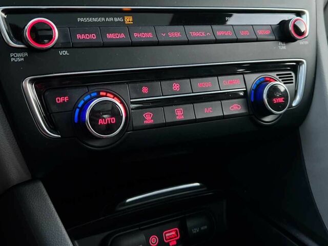 Білий Кіа Оптіма, об'ємом двигуна 2.4 л та пробігом 35 тис. км за 16000 $, фото 16 на Automoto.ua