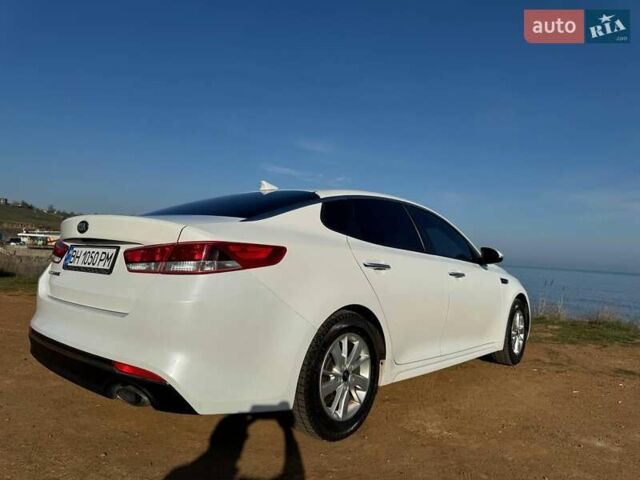 Білий Кіа Оптіма, об'ємом двигуна 2.4 л та пробігом 157 тис. км за 11500 $, фото 5 на Automoto.ua