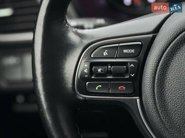Білий Кіа Оптіма, об'ємом двигуна 2.4 л та пробігом 68 тис. км за 11700 $, фото 15 на Automoto.ua