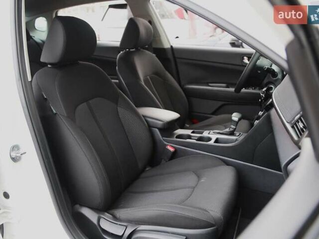 Кіа Оптіма 2017 у Києві на Automoto.ua Білий Кіа Оптіма, об'ємом двигуна 2.4 л та пробігом 115 тис. км за 12900 $, фото 13 на Automoto.ua