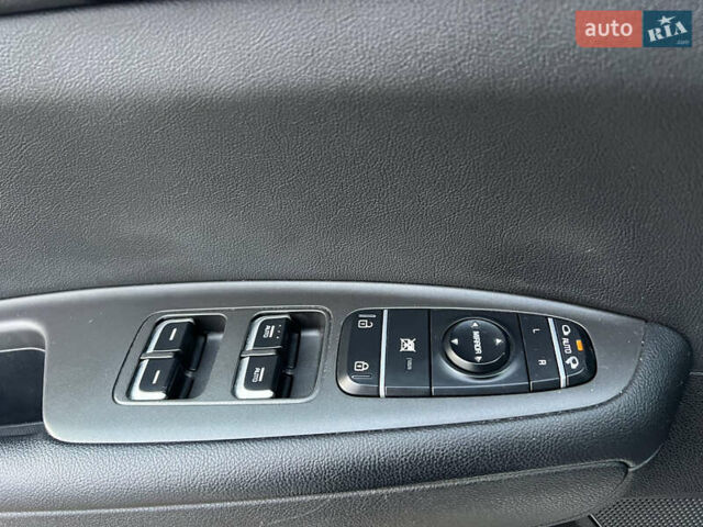 Білий Кіа Оптіма, об'ємом двигуна 2.36 л та пробігом 68 тис. км за 11500 $, фото 12 на Automoto.ua