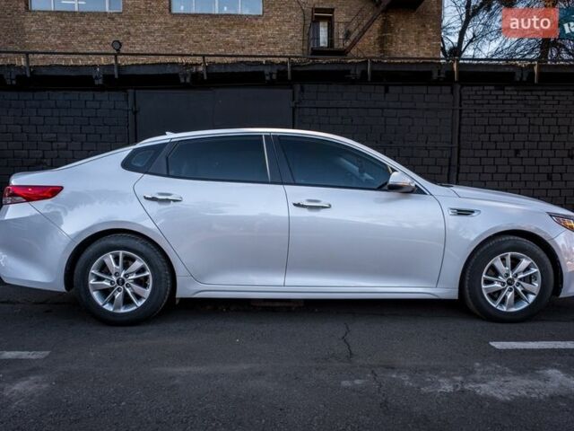 Білий Кіа Оптіма, об'ємом двигуна 2.36 л та пробігом 115 тис. км за 12000 $, фото 8 на Automoto.ua