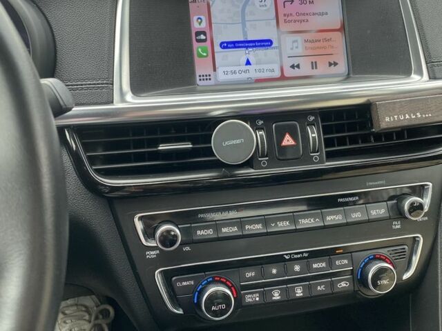 Білий Кіа Оптіма, об'ємом двигуна 2 л та пробігом 210 тис. км за 317 $, фото 5 на Automoto.ua