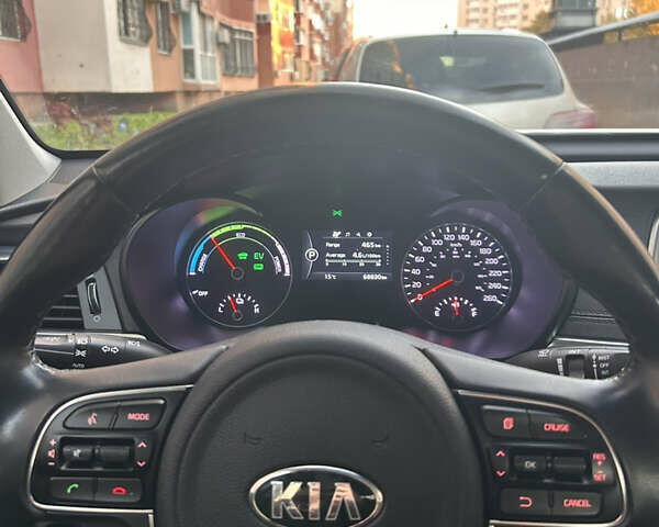 Білий Кіа Оптіма, об'ємом двигуна 2 л та пробігом 68 тис. км за 17500 $, фото 9 на Automoto.ua