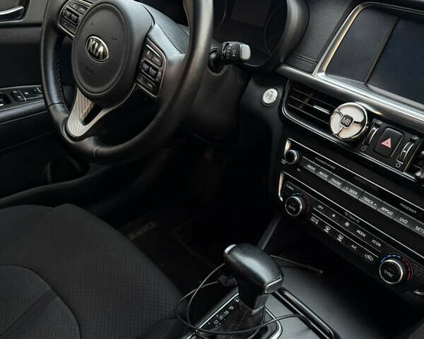 Белый Киа Оптима, объемом двигателя 2 л и пробегом 230 тыс. км за 13000 $, фото 5 на Automoto.ua