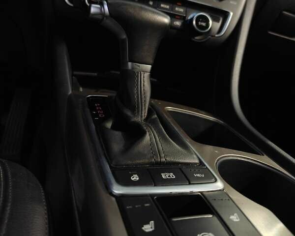 Белый Киа Оптима, объемом двигателя 2 л и пробегом 130 тыс. км за 16000 $, фото 25 на Automoto.ua