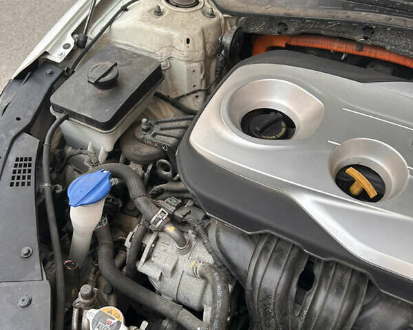 Білий Кіа Оптіма, об'ємом двигуна 2 л та пробігом 68 тис. км за 17500 $, фото 30 на Automoto.ua