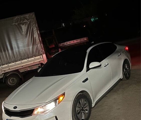 Білий Кіа Оптіма, об'ємом двигуна 2 л та пробігом 210 тис. км за 317 $, фото 3 на Automoto.ua