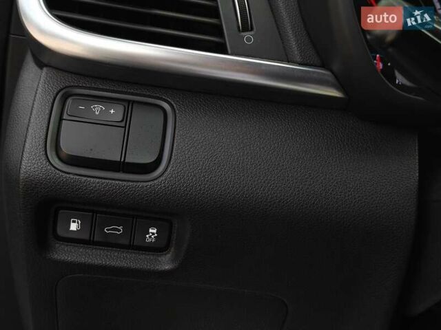 Белый Киа Оптима, объемом двигателя 2 л и пробегом 130 тыс. км за 16000 $, фото 29 на Automoto.ua