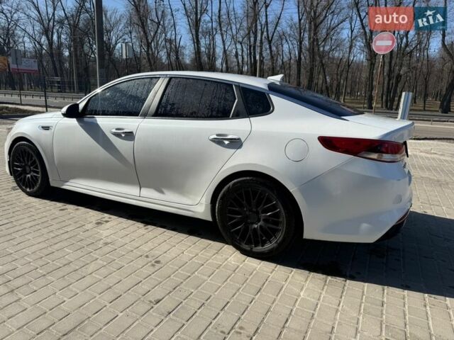 Белый Киа Оптима, объемом двигателя 2.36 л и пробегом 142 тыс. км за 10000 $, фото 2 на Automoto.ua