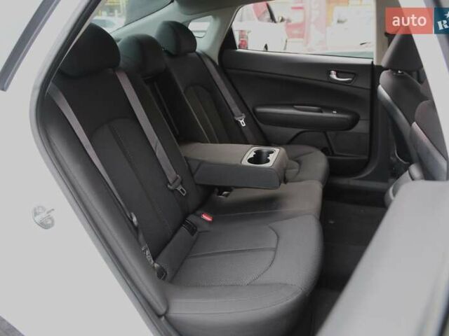 Кіа Оптіма 2017 у Києві на Automoto.ua Білий Кіа Оптіма, об'ємом двигуна 2.4 л та пробігом 115 тис. км за 12900 $, фото 12 на Automoto.ua