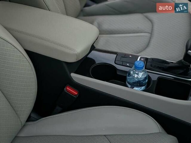 Белый Киа Оптима, объемом двигателя 2.36 л и пробегом 110 тыс. км за 12500 $, фото 20 на Automoto.ua