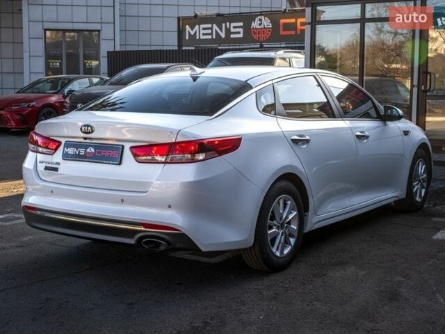 Білий Кіа Оптіма, об'ємом двигуна 2.36 л та пробігом 115 тис. км за 12000 $, фото 7 на Automoto.ua