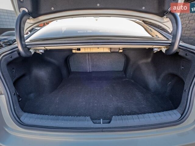 Білий Кіа Оптіма, об'ємом двигуна 2.36 л та пробігом 115 тис. км за 12000 $, фото 36 на Automoto.ua