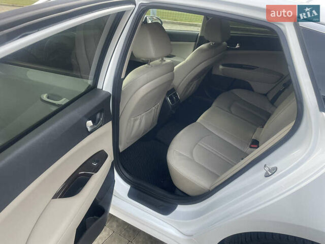 Белый Киа Оптима, объемом двигателя 2.36 л и пробегом 81 тыс. км за 13800 $, фото 10 на Automoto.ua