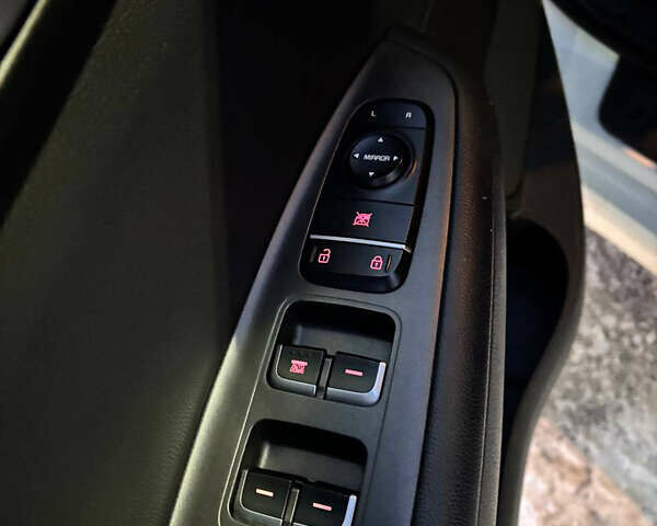 Білий Кіа Оптіма, об'ємом двигуна 2.4 л та пробігом 145 тис. км за 9300 $, фото 13 на Automoto.ua