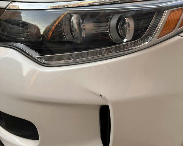 Білий Кіа Оптіма, об'ємом двигуна 2 л та пробігом 68 тис. км за 17500 $, фото 39 на Automoto.ua