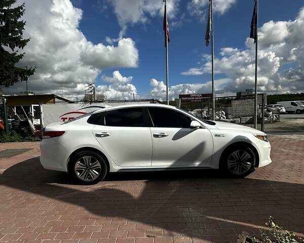 Білий Кіа Оптіма, об'ємом двигуна 2 л та пробігом 97 тис. км за 15490 $, фото 4 на Automoto.ua