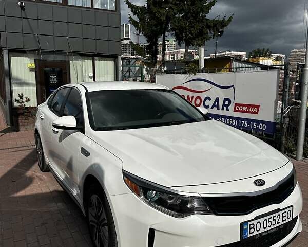 Білий Кіа Оптіма, об'ємом двигуна 2 л та пробігом 97 тис. км за 15490 $, фото 2 на Automoto.ua