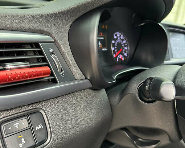 Білий Кіа Оптіма, об'ємом двигуна 2 л та пробігом 80 тис. км за 15900 $, фото 11 на Automoto.ua