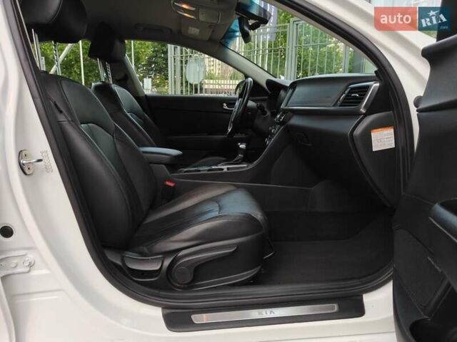 Белый Киа Оптима, объемом двигателя 2 л и пробегом 130 тыс. км за 16000 $, фото 9 на Automoto.ua