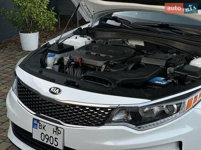 Білий Кіа Оптіма, об'ємом двигуна 2.36 л та пробігом 110 тис. км за 11550 $, фото 17 на Automoto.ua