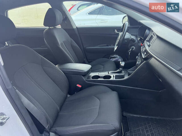 Білий Кіа Оптіма, об'ємом двигуна 2.36 л та пробігом 68 тис. км за 11500 $, фото 25 на Automoto.ua