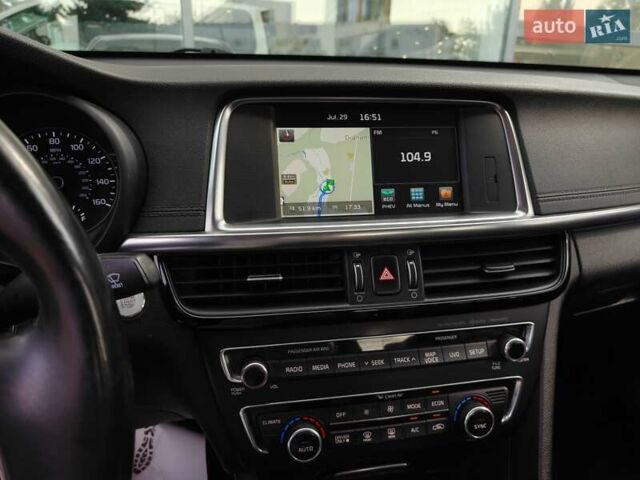 Белый Киа Оптима, объемом двигателя 2 л и пробегом 130 тыс. км за 16000 $, фото 3 на Automoto.ua