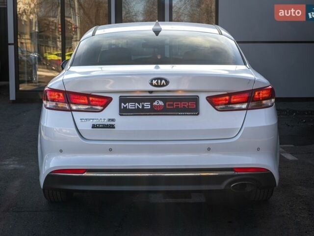 Білий Кіа Оптіма, об'ємом двигуна 2.36 л та пробігом 115 тис. км за 12000 $, фото 6 на Automoto.ua