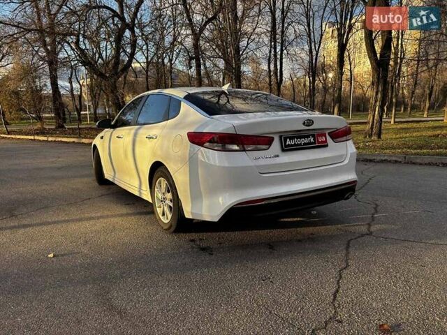 Белый Киа Оптима, объемом двигателя 2.4 л и пробегом 160 тыс. км за 8000 $, фото 2 на Automoto.ua