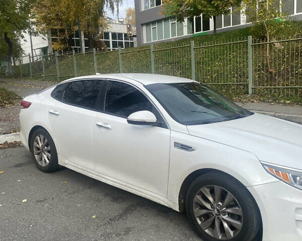 Киа Оптима 2017 в Киеве на Automoto.ua Белый Киа Оптима, объемом двигателя 2.36 л и пробегом 242 тыс. км за 8800 $, фото 1 на Automoto.ua