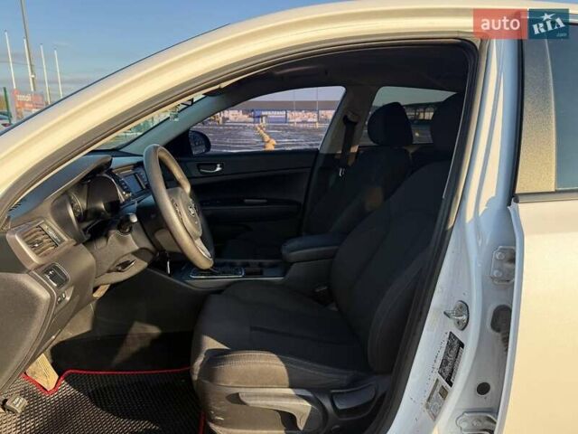 Белый Киа Оптима, объемом двигателя 2.36 л и пробегом 170 тыс. км за 10900 $, фото 10 на Automoto.ua