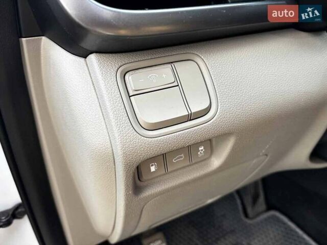 Белый Киа Оптима, объемом двигателя 2.4 л и пробегом 160 тыс. км за 8000 $, фото 18 на Automoto.ua