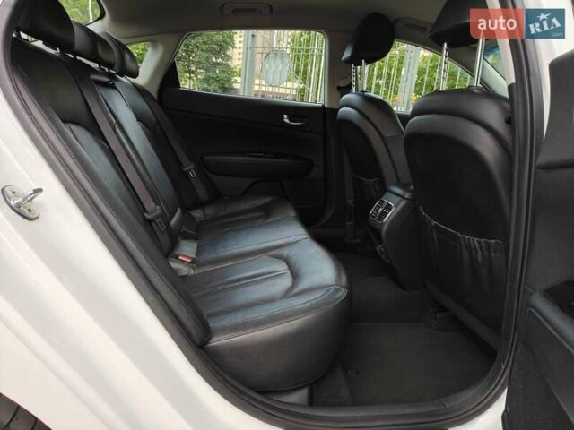 Белый Киа Оптима, объемом двигателя 2 л и пробегом 130 тыс. км за 16000 $, фото 11 на Automoto.ua