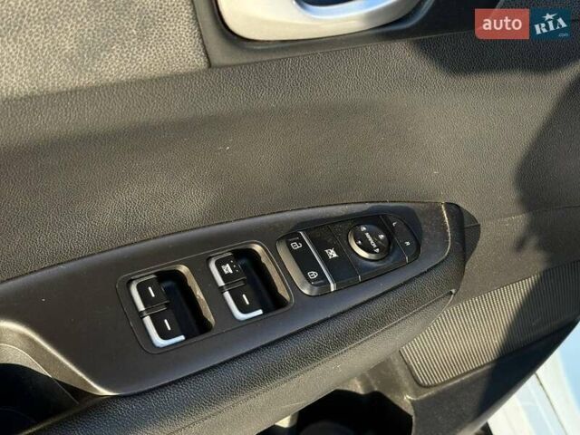 Белый Киа Оптима, объемом двигателя 2.36 л и пробегом 170 тыс. км за 10900 $, фото 9 на Automoto.ua