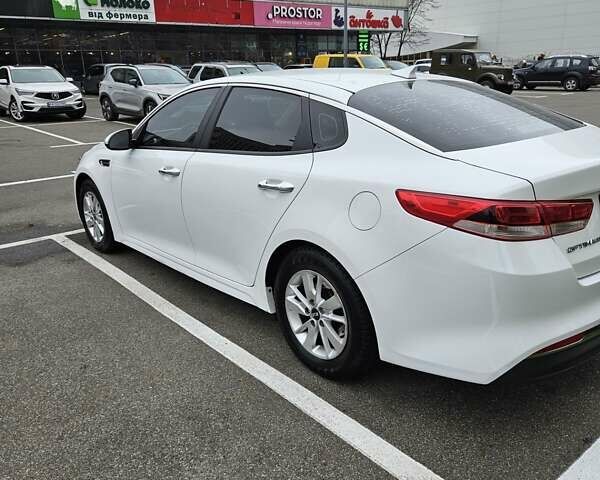 Білий Кіа Оптіма, об'ємом двигуна 2.36 л та пробігом 197 тис. км за 11000 $, фото 1 на Automoto.ua