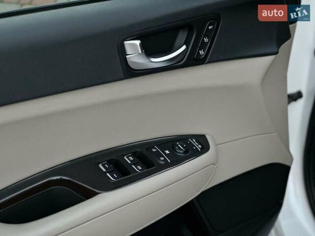 Белый Киа Оптима, объемом двигателя 2.36 л и пробегом 110 тыс. км за 12500 $, фото 21 на Automoto.ua