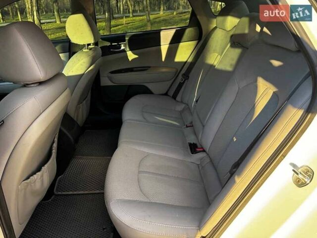 Белый Киа Оптима, объемом двигателя 2.4 л и пробегом 160 тыс. км за 8000 $, фото 13 на Automoto.ua