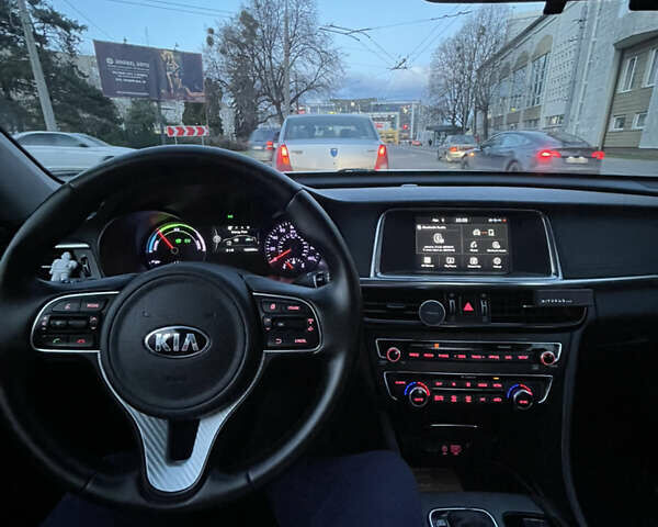 Белый Киа Оптима, объемом двигателя 2 л и пробегом 185 тыс. км за 15000 $, фото 11 на Automoto.ua
