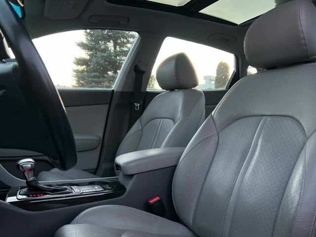 Білий Кіа Оптіма, об'ємом двигуна 2.4 л та пробігом 35 тис. км за 16000 $, фото 8 на Automoto.ua