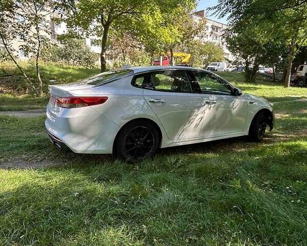Белый Киа Оптима, объемом двигателя 0 л и пробегом 53 тыс. км за 11500 $, фото 7 на Automoto.ua