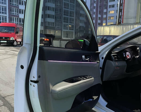 Белый Киа Оптима, объемом двигателя 2.4 л и пробегом 125 тыс. км за 13000 $, фото 15 на Automoto.ua