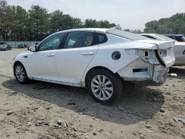 Белый Киа Оптима, объемом двигателя 2.4 л и пробегом 125 тыс. км за 2000 $, фото 2 на Automoto.ua