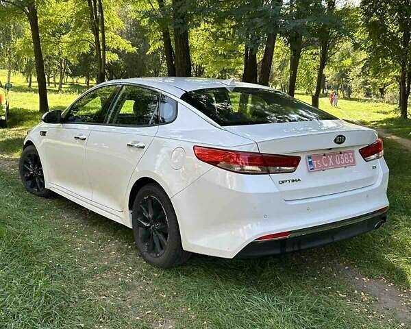 Белый Киа Оптима, объемом двигателя 0 л и пробегом 53 тыс. км за 11500 $, фото 4 на Automoto.ua