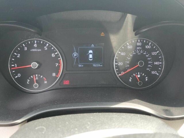 Белый Киа Оптима, объемом двигателя 2.4 л и пробегом 125 тыс. км за 2000 $, фото 8 на Automoto.ua